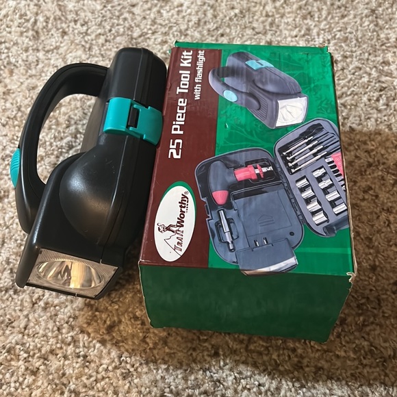 25 Piece Tool Kit with Flashlight. New in box - Picture 5 of 7